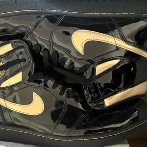 Air Jordan 1 Retro High OG 555088032 Black/Metallic Gold -Black Size 14 Men’s